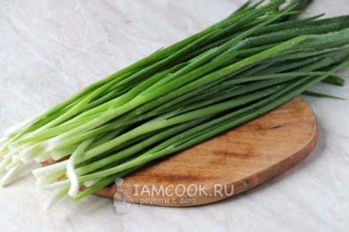 Как лучше упаковывать лук зеленый перед хранением в холодильнике