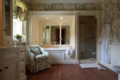 Обои в деревянном доме. О различных категориях обоев 15