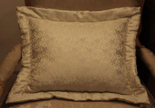 Подушка-валик размеры. Как сшить подушку валик своими руками: выкройки, размеры для дивана