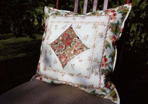 Подушка-валик размеры. Как сшить подушку валик своими руками: выкройки, размеры для дивана