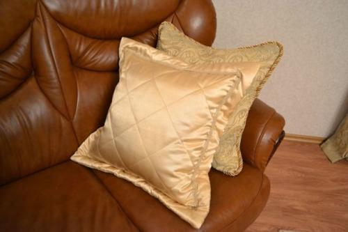 Подушка-валик размеры. Как сшить подушку валик своими руками: выкройки, размеры для дивана