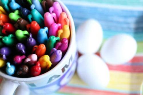 Покрасить яйца маркером. Неподражаемый результат. Простой, но при этом очень красивый способ покраски яиц на Пасху