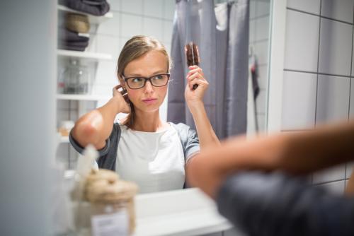 Сильно выпадают волосы, что делать форум. Первые признаки алопеции у мужчин и женщин