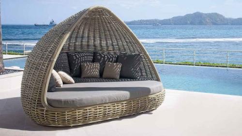 Как правильно ухаживать за восточными подушками для дивана. Как ухаживать за подушками для плетеной мебели из ротанга