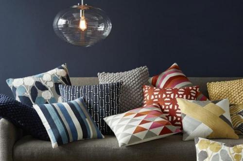 Какие цвета и узоры можно найти на восточных подушках для дивана. Декоративные подушки в разных стилях