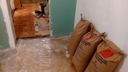 Выравнивание пола песком с цементом. Как сделать цементно-песчаную стяжку. 08 Выравнивание пола песком с цементом. Как сделать цементно-песчаную стяжку. 08