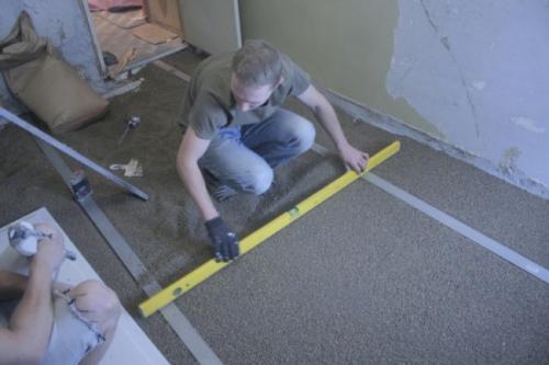 Выравнивание пола песком с цементом. Как сделать цементно-песчаную стяжку. 10 Выравнивание пола песком с цементом. Как сделать цементно-песчаную стяжку. 10