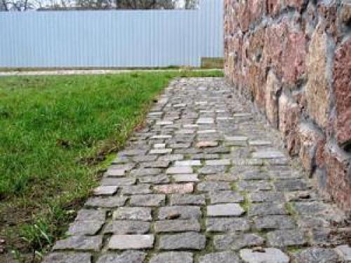 Устройство отмостки на пучинистых грунтах. Как сделать отмостку на пучинистом грунте? 03