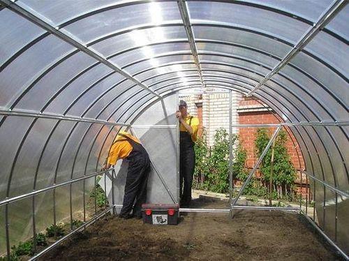 Когда лучше менять поликарбонат на теплице. Каков срок службы поликарбоната для теплицы