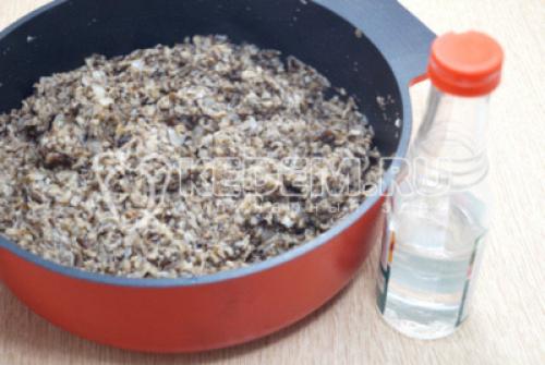 Икра грибная с чесноком. Грибная икра из опят с чесноком на зиму 10