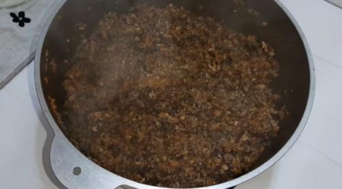 Грибная икра на зиму без стерилизации. Икра грибная на зиму с морковью и луком через мясорубку