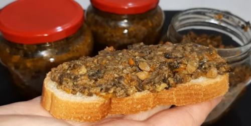 Грибная икра на зиму без стерилизации. Икра грибная на зиму с морковью и луком через мясорубку