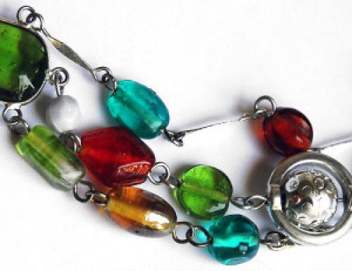 Какие техники используются для создания бус из ниток