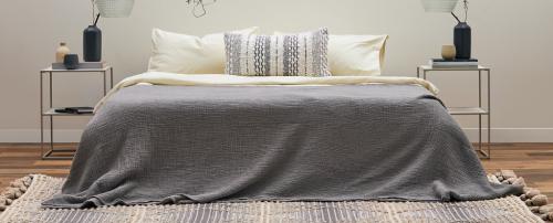 Восточный стиль в интерьере: как правильно подобрать подушку 14