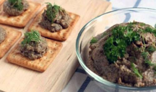 Какие ингредиенты необходимы для приготовления икры грибной из сушеных и соленых грибов