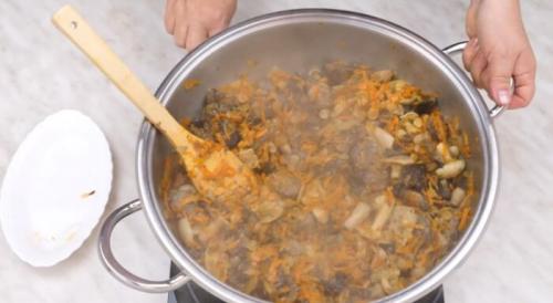 Можно ли использовать готовые вареные грибы для приготовления икры. Грибная икра на зиму из вареных грибов. Самый вкусный рецепт с чесноком и помидорами