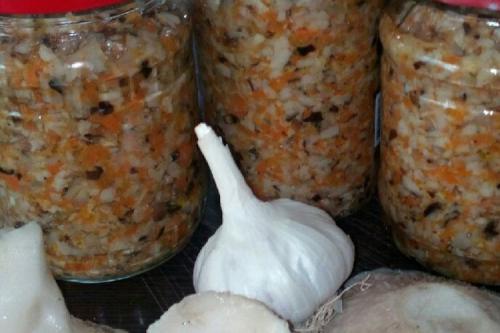 Что такое Грибная икра из соленых груздей. 8 отличных рецептов икры из груздей на зиму