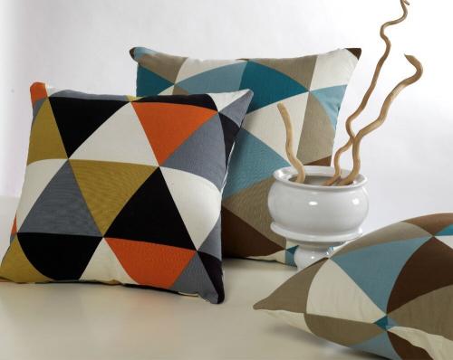 Узнайте, как сделать свои собственные напольные восточные подушки