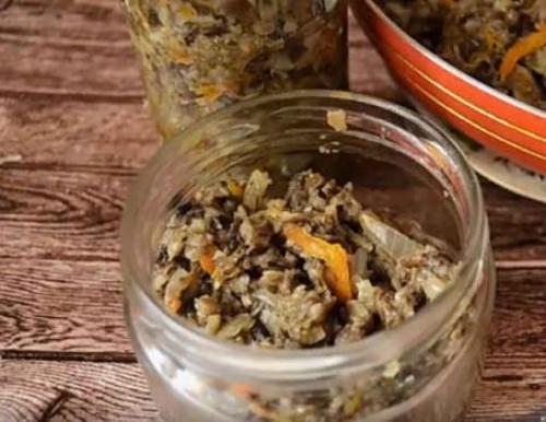 Икра из опят с луком и морковью и чесноком. Грибная икра из опят на зиму через мясорубку. Рецепт с луком, морковью и чесноком