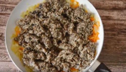 Икра из опят с луком и морковью и чесноком. Грибная икра из опят на зиму через мясорубку. Рецепт с луком, морковью и чесноком