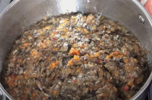 Грибная икра с рисом. Грибная икра из вареных грибов с помидорами и чесноком