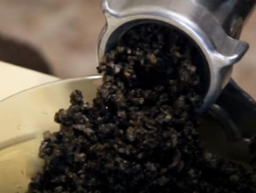 Грибная икра из опят на зиму. Грибная икра из опят с чесноком через мясорубку