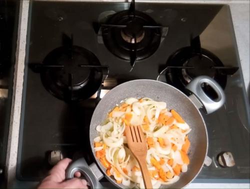 Грибная икра с луком и морковью. Самая вкусная грибная икра с чесноком и луком на зиму из варёных грибов 14