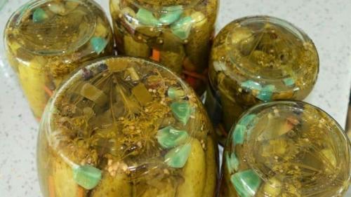 Почему зеленеет чеснок в холодце. Почему чеснок зеленеет? Практические советы по избавлению от этой проблемы