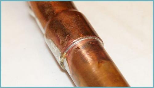 Какие инструменты и материалы необходимы для установки медной трубы для водоснабжения